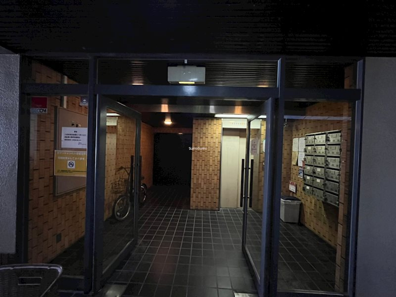 岩津ビルのエントランス|清潔なエントランスです