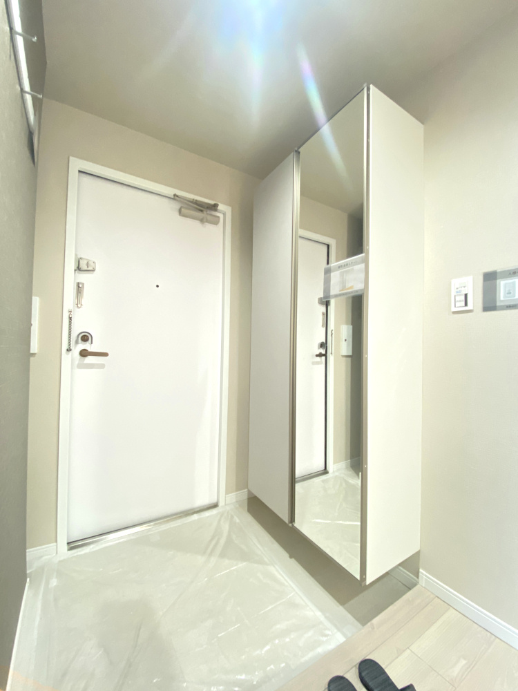 多摩川久地パークハイツの玄関|清潔感のある明るい玄関で、気持ちよくお迎えいたします。