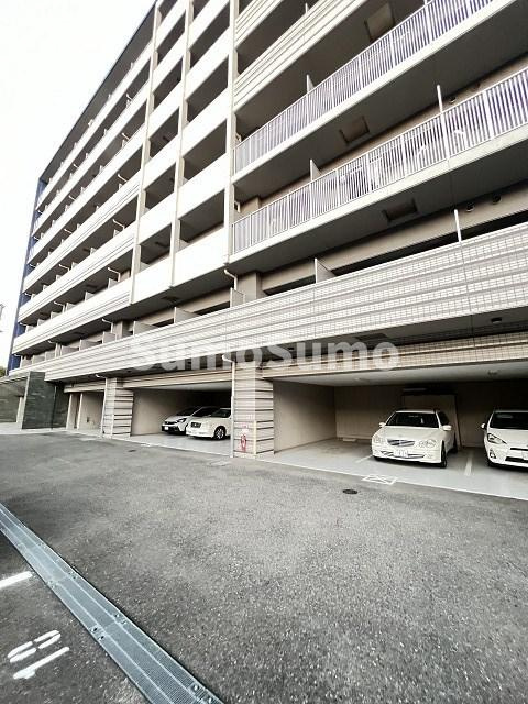 大阪WESTレジデンスの駐車場