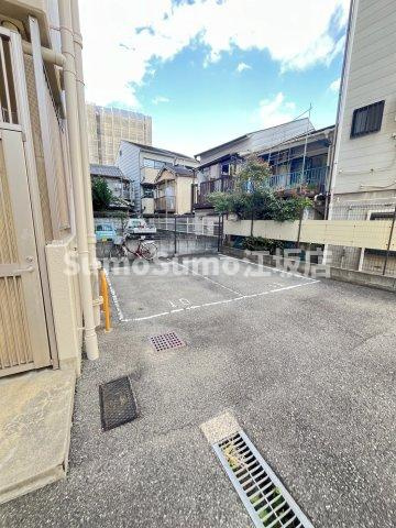 東明マンション新東の駐車場|駐車場に車を止められます