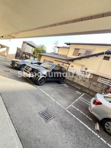 東明マンション新東の駐車場|駐車スペースもあります