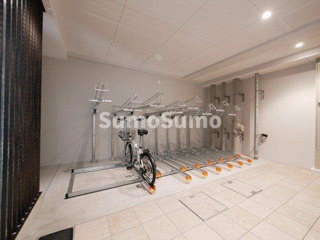 ラ・フォルム鎗屋町の駐車場