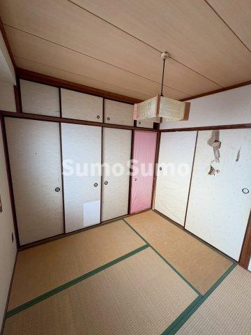 月見山マンションの寝室|落ち着いて過ごせるお部屋なので、寝室にいかがでしょうか