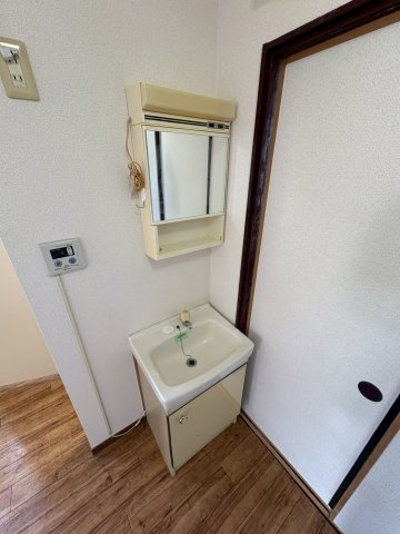 庄田町４丁目マンションの独立洗面台