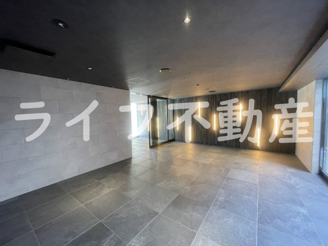 ファーストフィオーレ大阪城イーストのロビー|落ち着いたロビーです