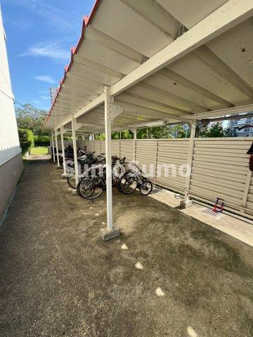 名谷８団地４1号棟の駐車場