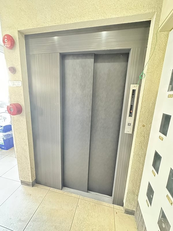 メゾンド山手のロビー