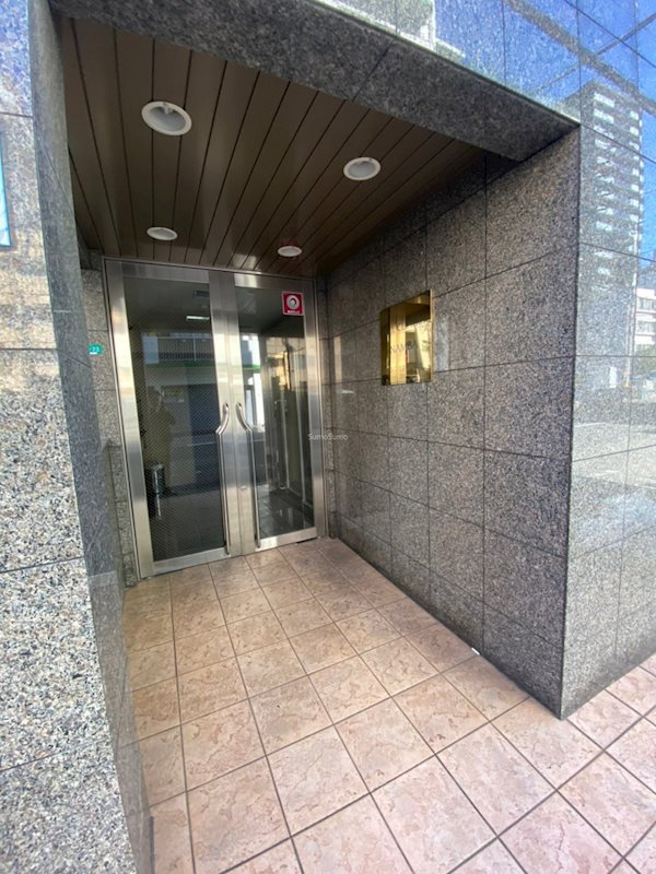 メルクリオール難波のエントランス