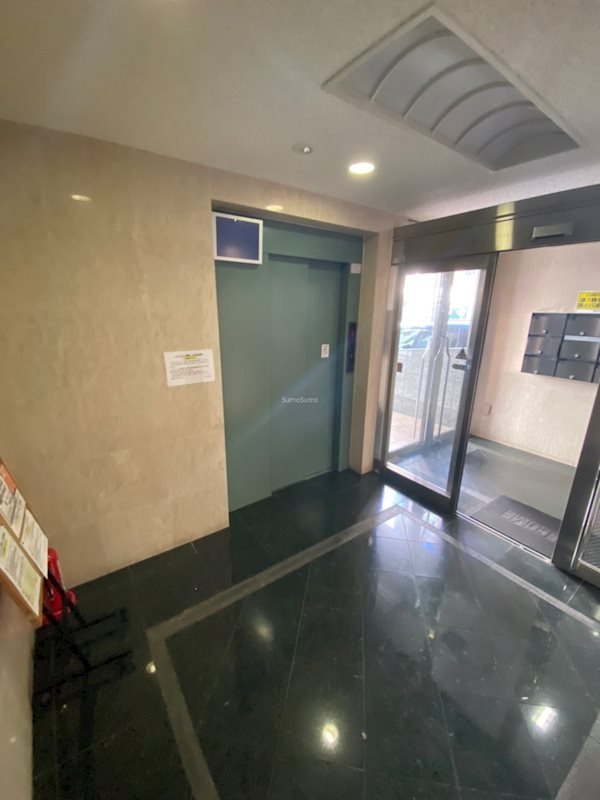 メルクリオール難波のロビー