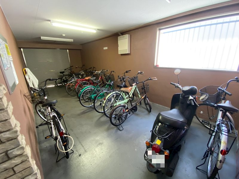 メルクリオール難波の駐車場