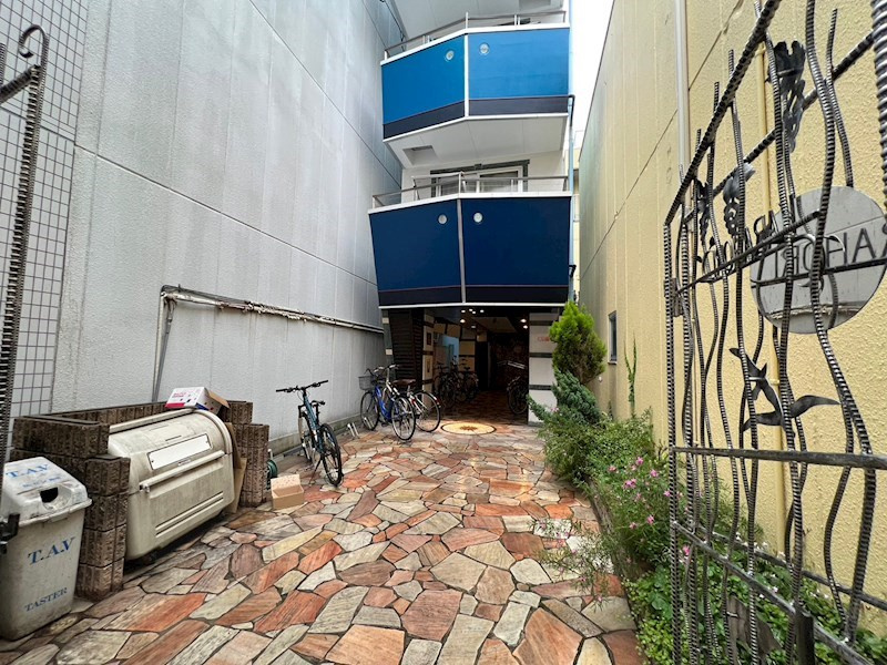 メル・シアター空堀のエントランス