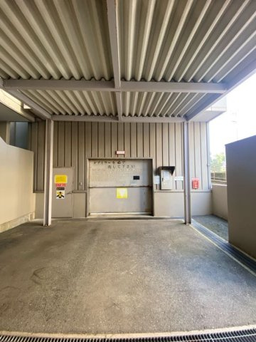東急ドエルアルス御屋敷通の駐車場
