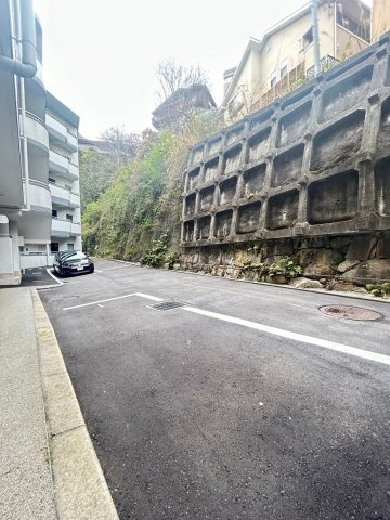 メゾンドカスカード六甲の駐車場