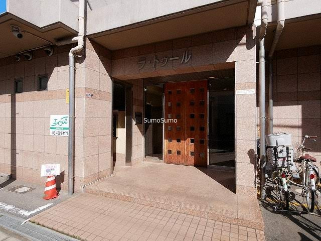 ラ・トゥールのエントランス|ゆとりのあるエントランスです