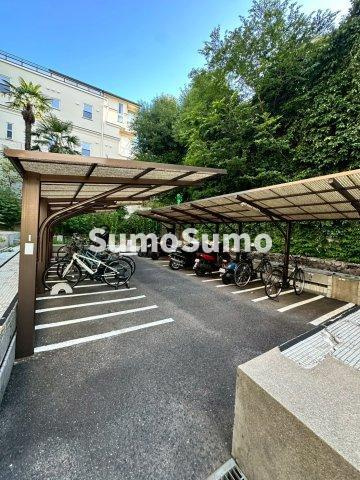 夙川第一コーポラスの駐車場