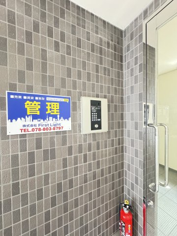 明賢マンションのエントランス