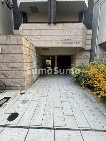 ラ・フォルム本町WESTのエントランス|ゆとりのあるエントランスです