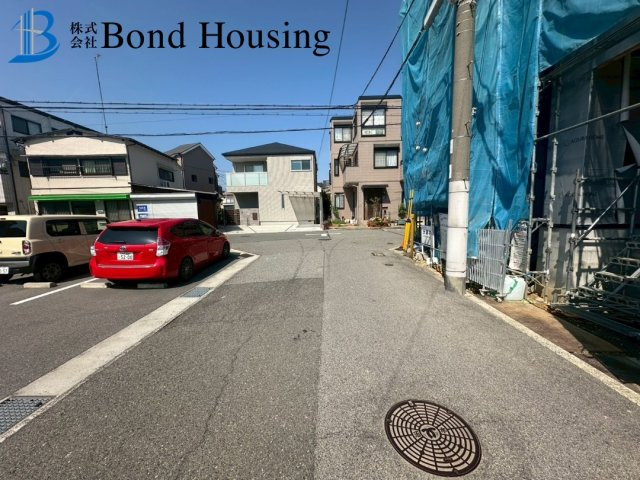 南向き日当たり良好　星陵台1丁目　新築2区画　2号棟の前面道路含む現地写真