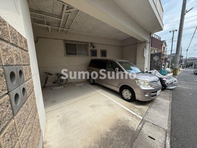 奥島コーポの駐車場
