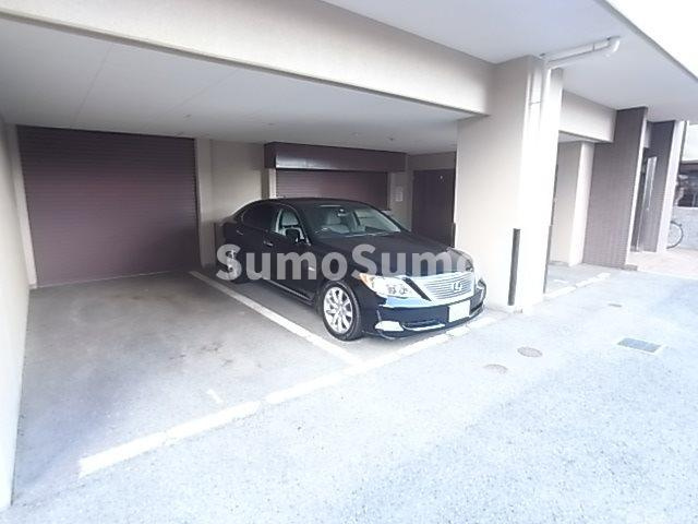 ラ・フィーネの駐車場