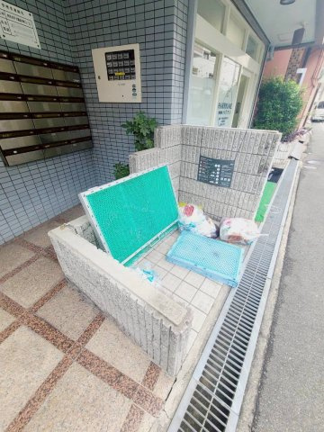 メゾントキワ曙のエントランス