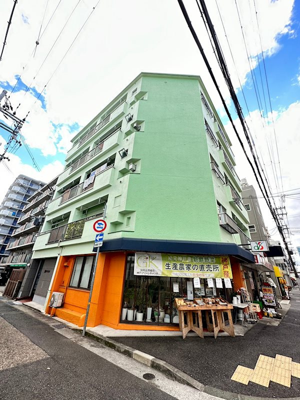 新井マンションの外観