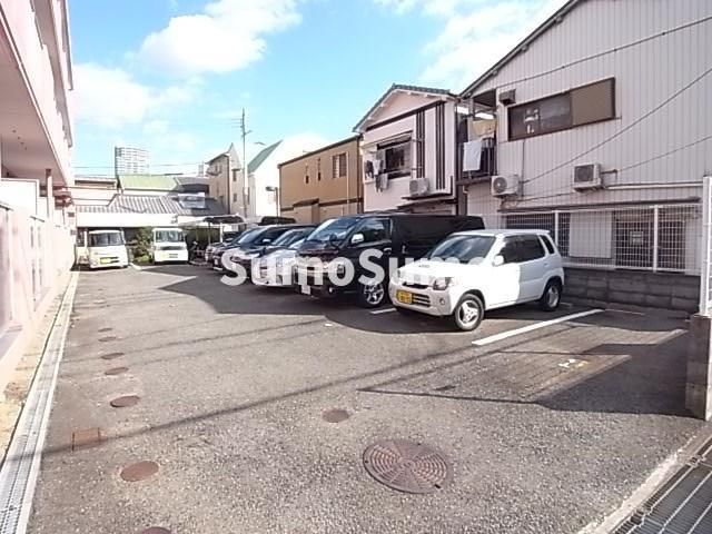 メゾンまほらの駐車場|駐車場があります