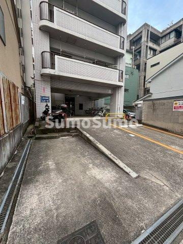 日宝サンフラッツ上町台の駐車場