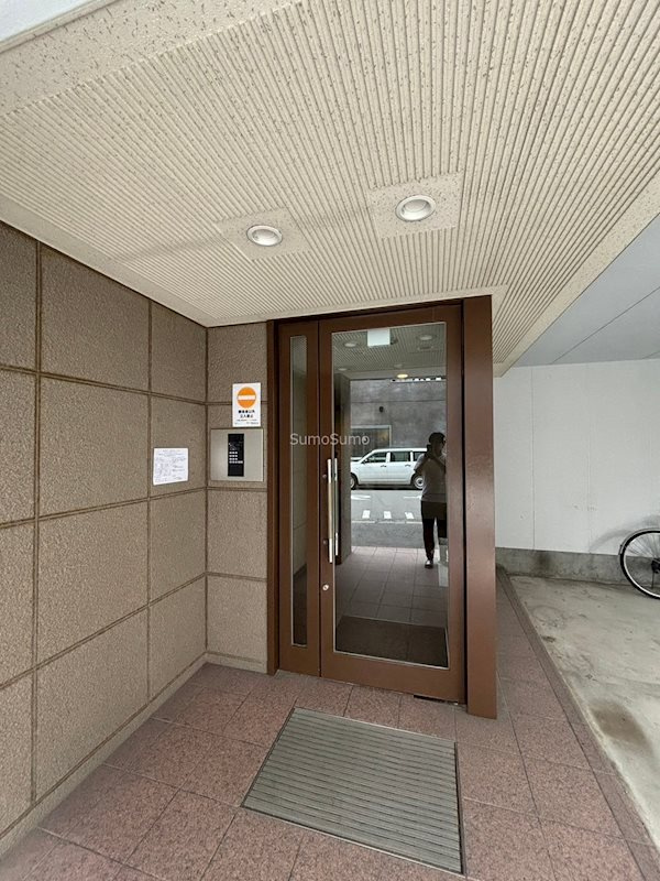 メゾン服部のエントランス