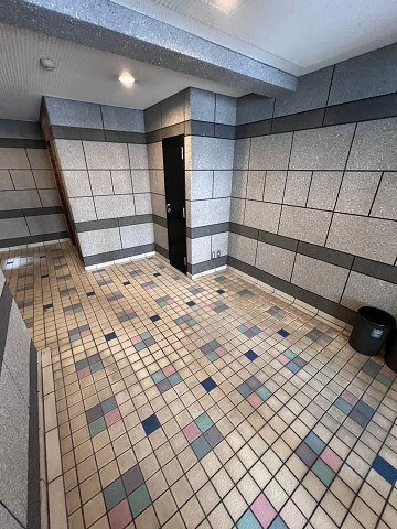 メロディハイム九条のロビー