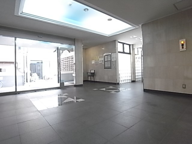 朝日プラザツインテージ神戸EASTのロビー|建物の内部です