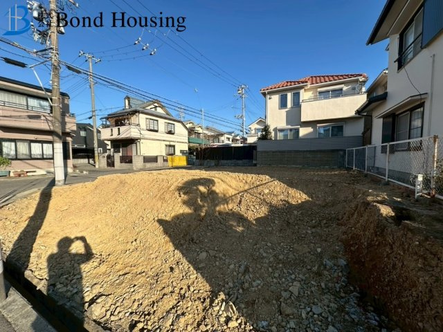 耐震等級3取得　星陵台1丁目　新築2区画　1号棟の前面道路含む現地写真