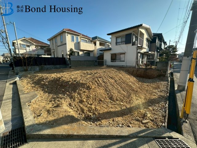 耐震等級3取得　星陵台1丁目　新築2区画　1号棟の前面道路含む現地写真