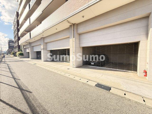 ユニハイムエクシア東灘森北町の駐車場