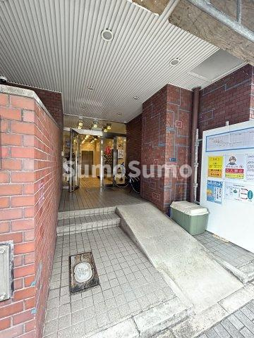 メゾン高麗橋のエントランス|建物の内部です