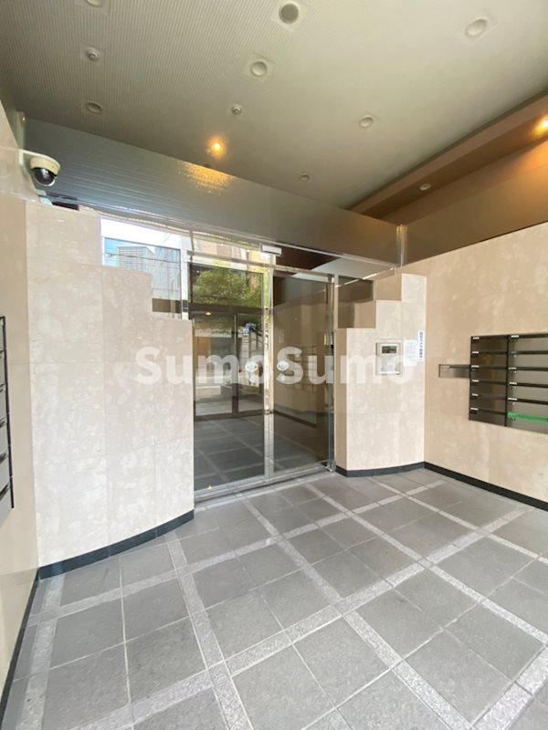 ユニーブル靭公園のエントランス|建物の内部です