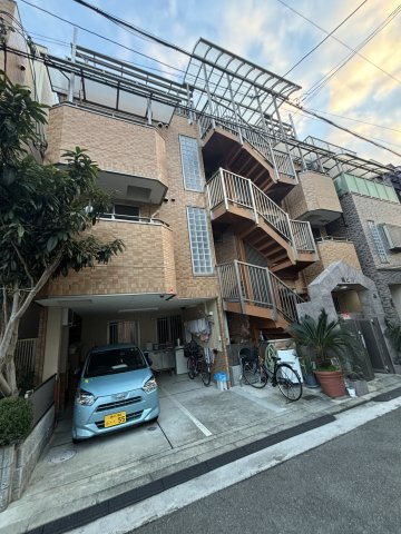 呉ビルの外観