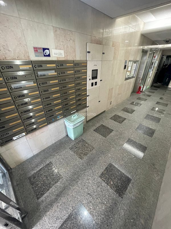 天満橋リーフビル・ネバ―ランド天満橋のロビー|落ち着いたロビーです