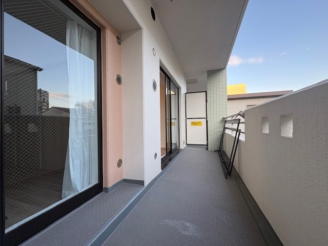 グランヴェルジェ西台のバルコニー|日当り良好な南東向きワイドバルコニー