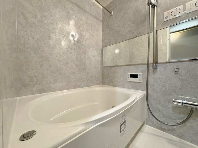 グランヴェルジェ西台の浴室|雨の日のお洗濯に便利な浴室換気乾燥機付きです