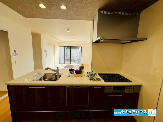 【今からご案内可能】日進市米野木町　全2棟のキッチン|【キッチン】
◆同時にたくさんの料理が調理できる。「焼く・蒸す・煮る」の工程を同時進行で進めることができるので、料理を素早く作ることができます。育児でバタバタ忙しいママに嬉しい♪