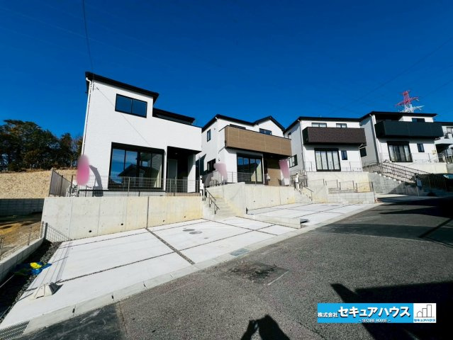 【今からご案内可能】日進市米野木町　全2棟の前面道路含む現地写真|事前予約にて現地ご見学いただけます！お気軽にお問い合わせください♪
■株式会社　セキュアハウス■
住宅ローンに強く、知識、経験豊富なスタッフ在籍
お客様に寄り添い、ご成約後もサポート致します。