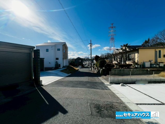 【今からご案内可能】日進市米野木町　全2棟の前面道路含む現地写真|事前予約にて現地ご見学いただけます！お気軽にお問い合わせください♪
■株式会社　セキュアハウス■
住宅ローンに強く、知識、経験豊富なスタッフ在籍
お客様に寄り添い、ご成約後もサポート致します。