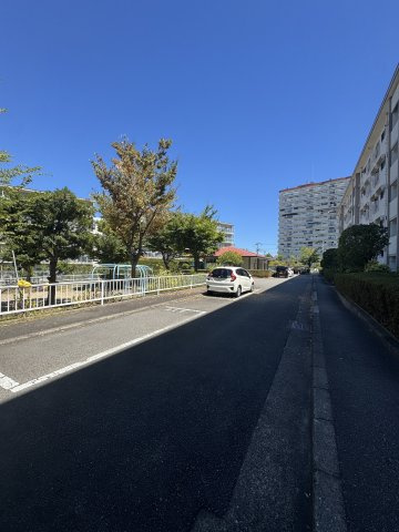 名谷８団地４０号棟の駐車場