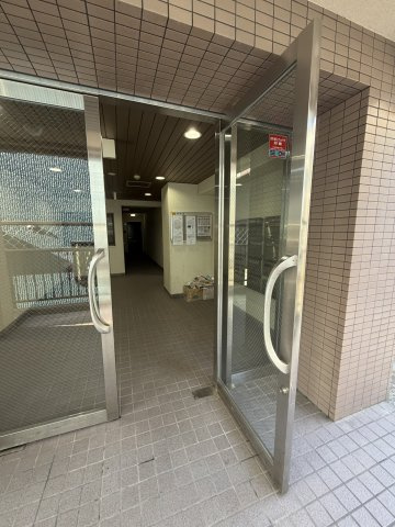 メゾン下沢のエントランス