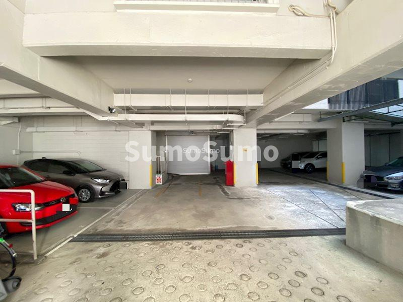 メロディハイム東船場の駐車場