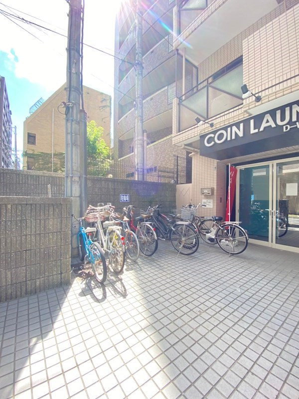 普茶マンションのエントランス