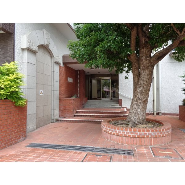 山手ダイヤハイツB棟のエントランス