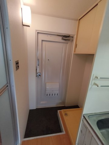 山手ダイヤハイツB棟の玄関
