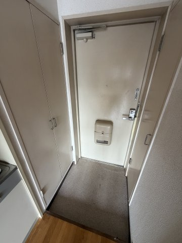 村雨ハイツの玄関